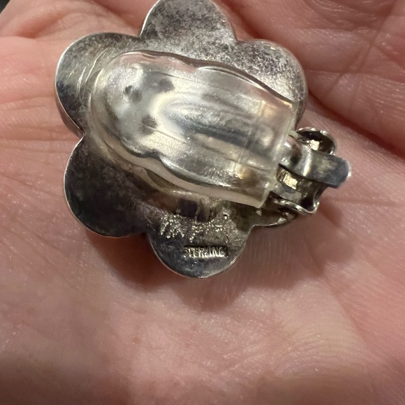 Patricia Von Musulin Large Silver and Pearl Daisy Clip on Earrings - Picture 5 of 6